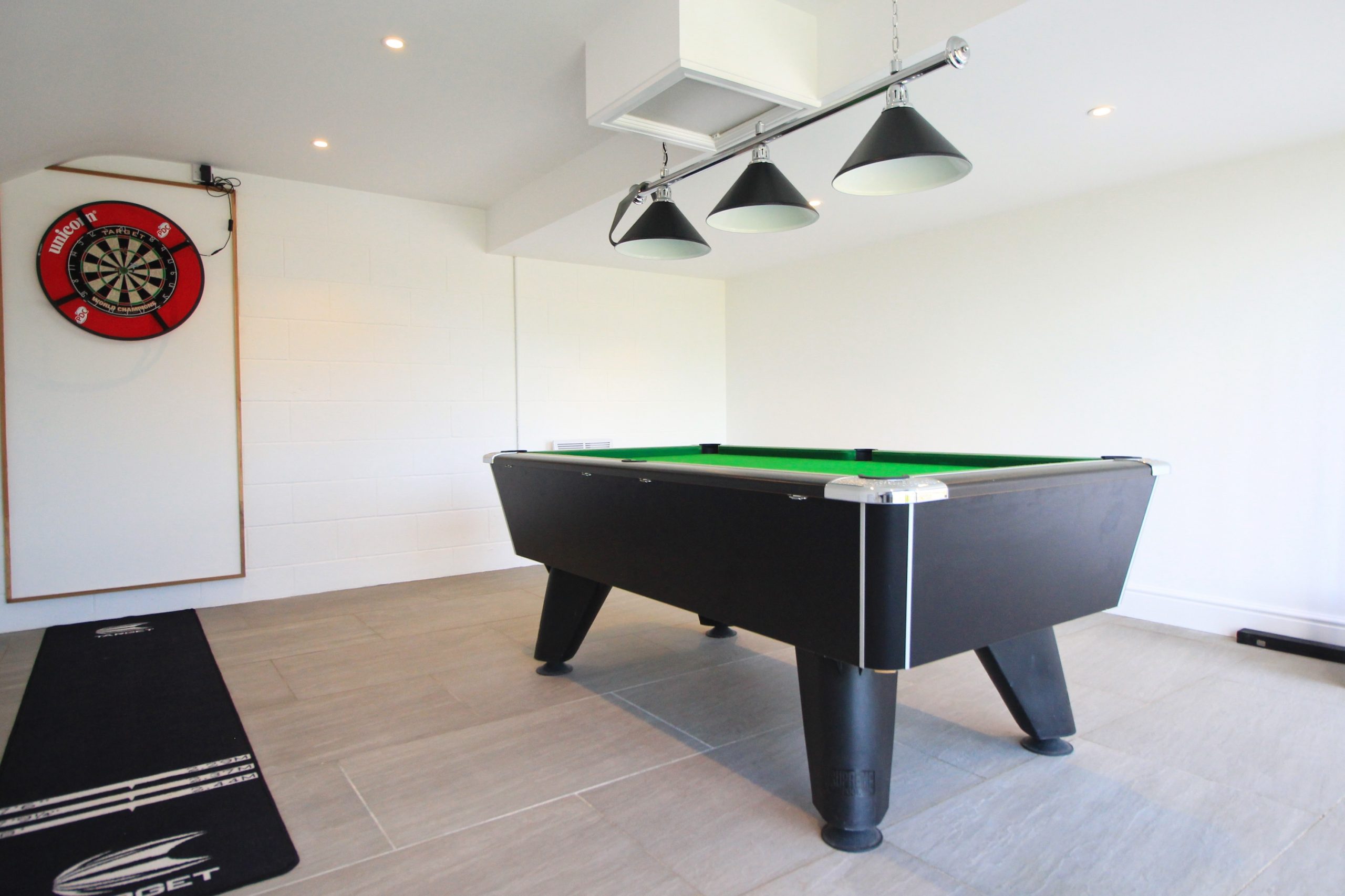 1 pool room