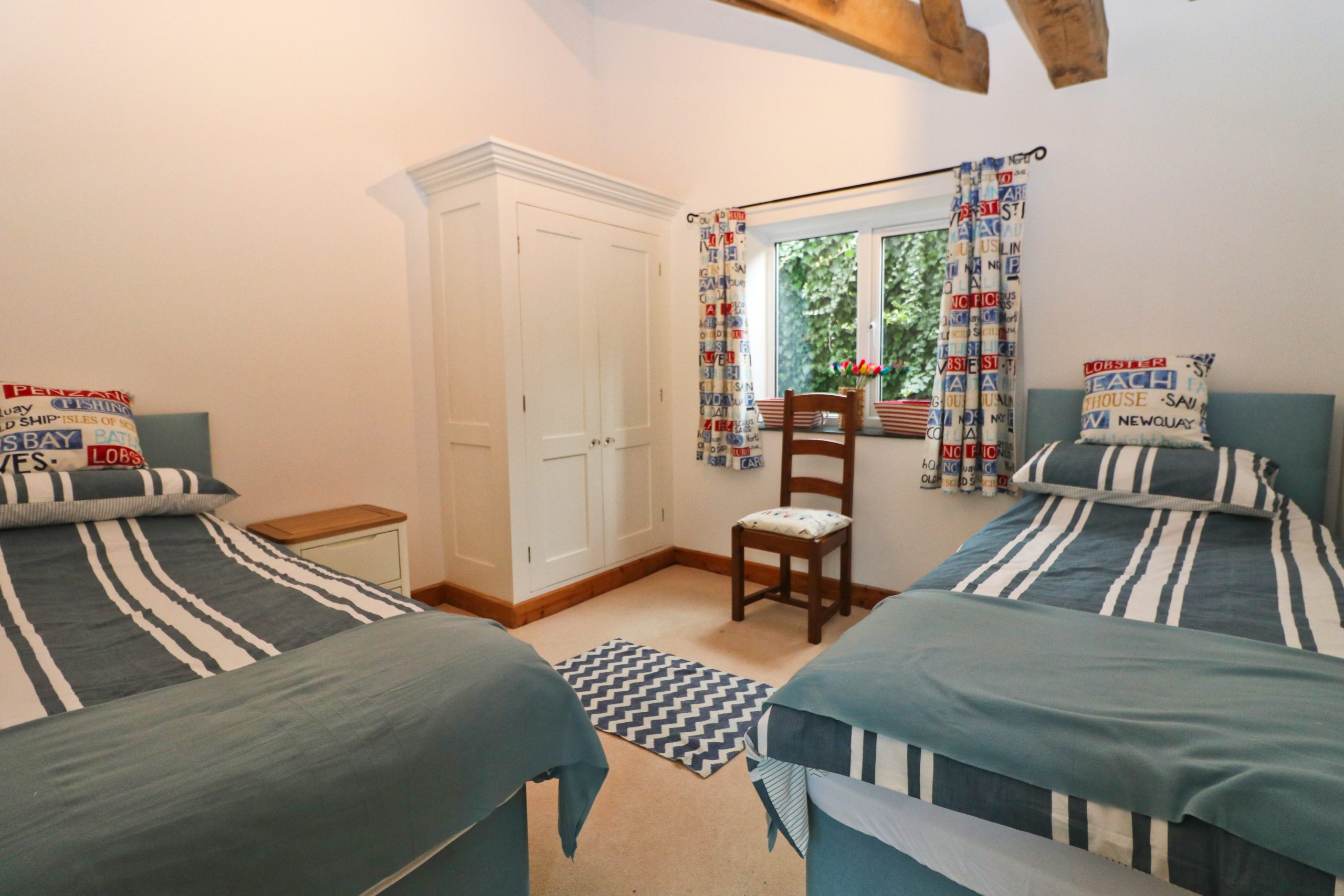 1 twin bedroom